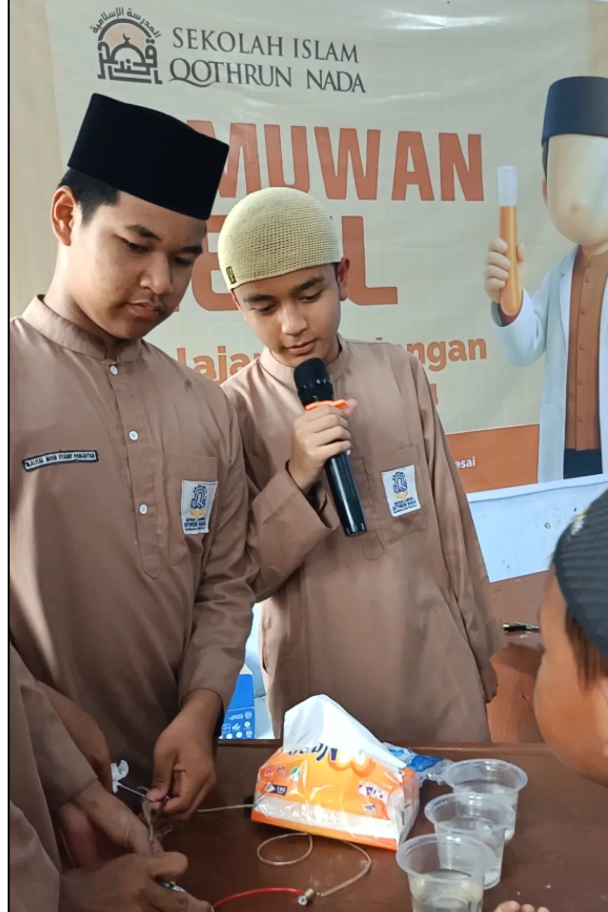 Murid-murid SMP QN